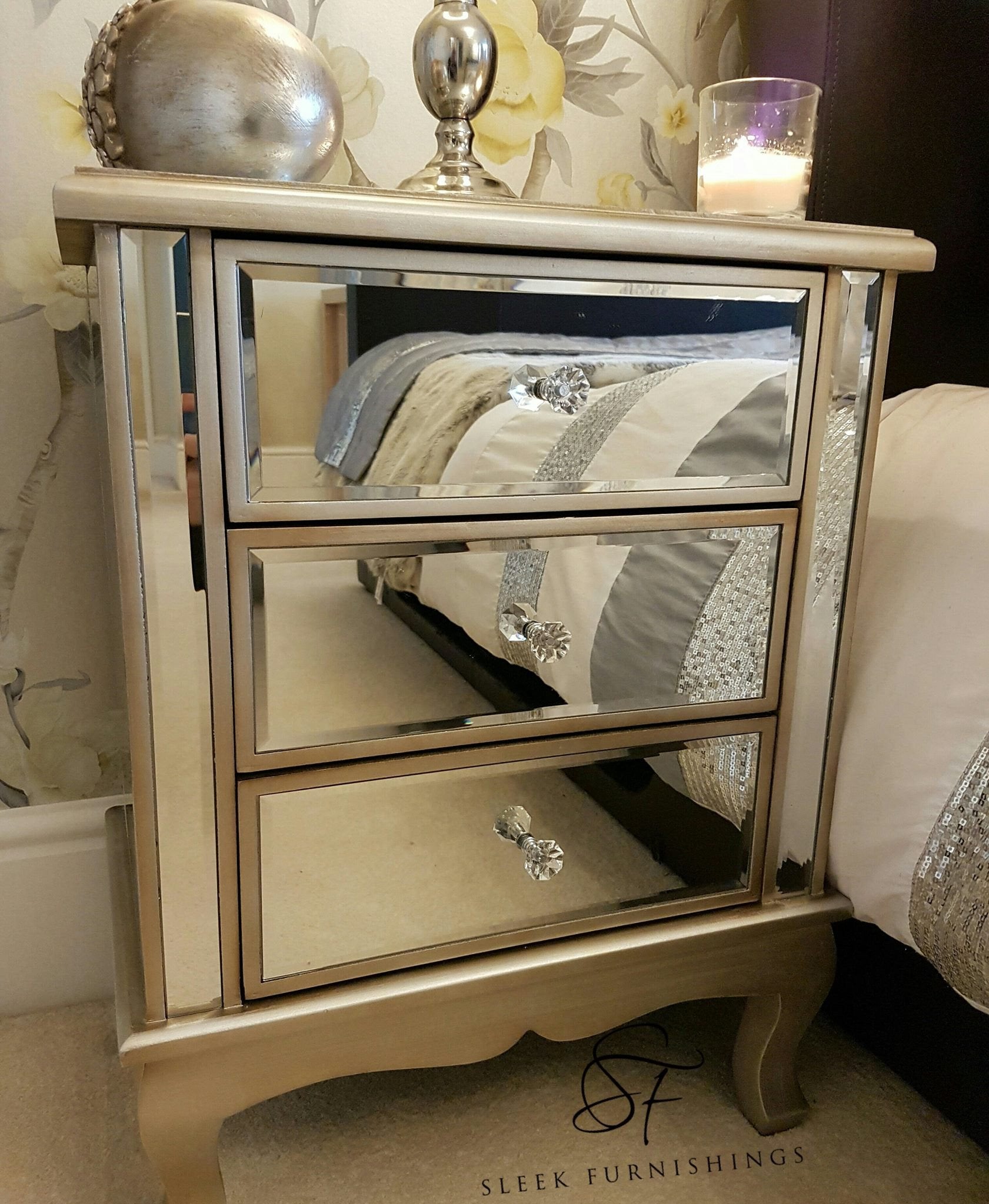Vintage Mirrored Bedside Table 3 Drawer – Surface Top & Frame Structure View