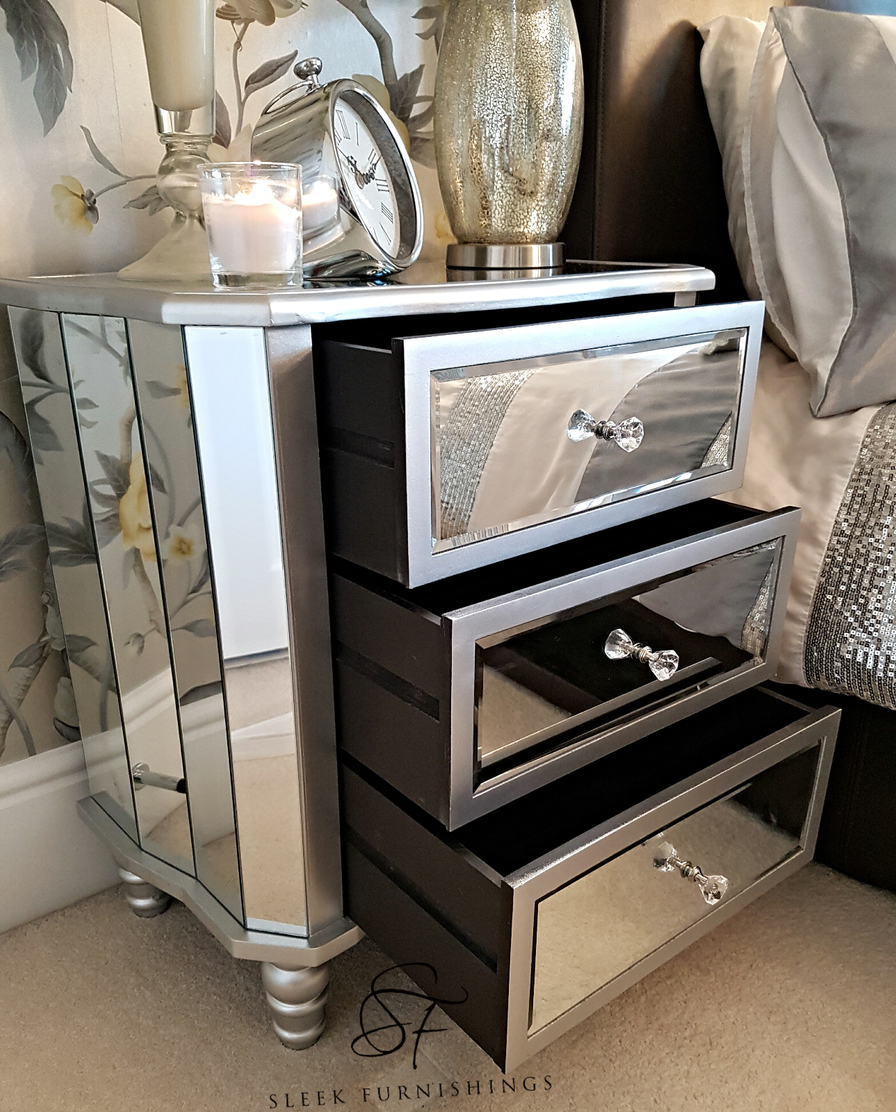 Vintage Mirrored Bedside Table – Surface Top & Frame Structure View